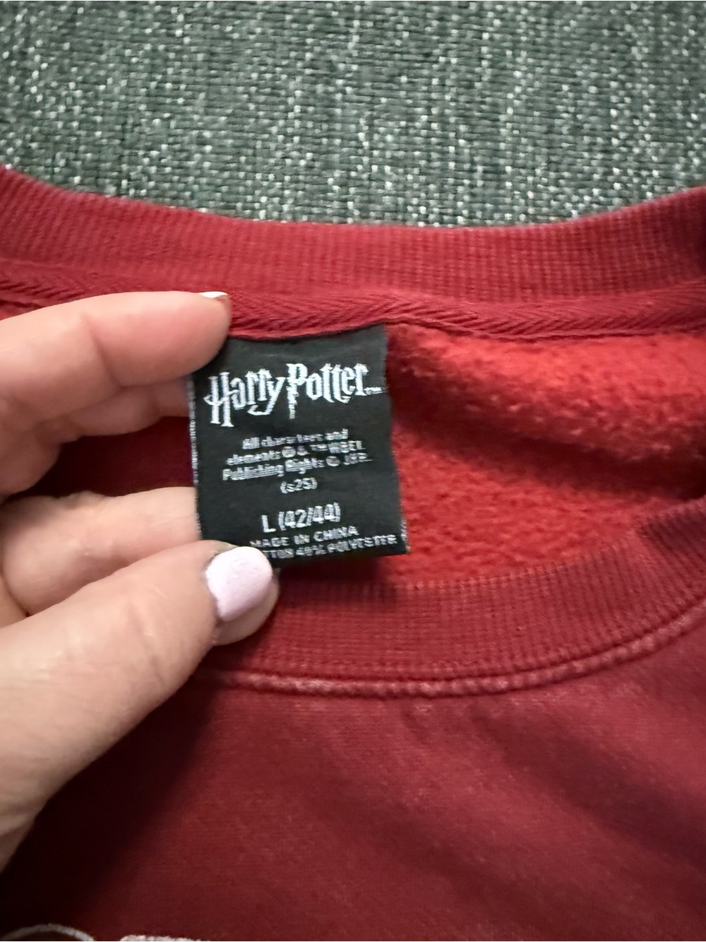 Hogwarts Maroon Crewneck graphic Sweatshirt size Large 42-44 - Picture 4 of 9